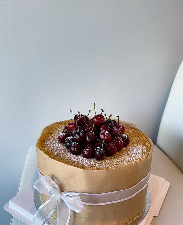 Gift-wrapped cake box