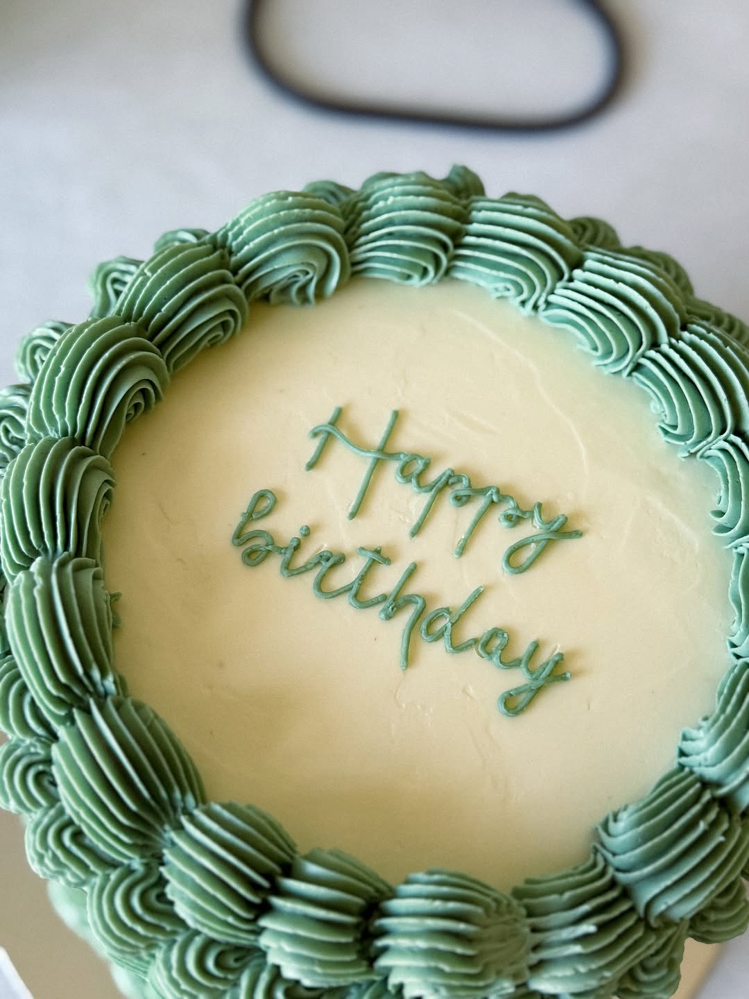 Classic cheesecake with raspberries